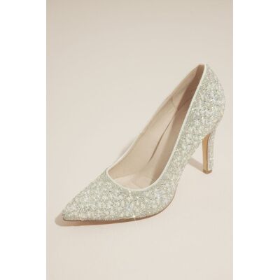 Galina Signature Pearl And Crystal Pointed-Toe Pumps in White Size: 8.5 David's Bridal Galina Signature Pearl And Crystal Pointed-Toe Pumps in White Size: 8.5 David's Bridal