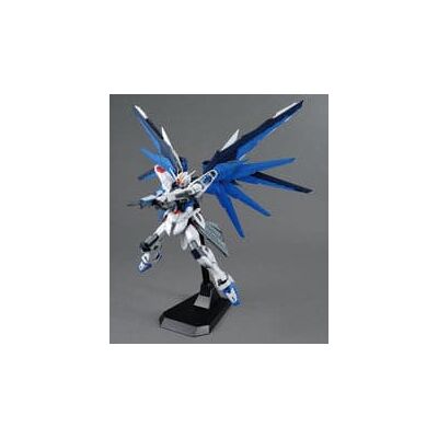 Bandai - Model Kit: MG 1/100 Freedom Gundam (Ver 2.0) Bandai - Model Kit: MG 1/100 Freedom Gundam (Ver 2.0)
