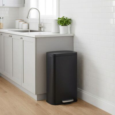Songmics Home - Trash Can with Lid, 8 Gallon Garbage Can, Stainless Steel Small Waste Bin with Step Pedal and Inner Bucket, Soft Close - Black Songmics Home - Trash Can with Lid, 8 Gallon Garbage Can, Stainless Steel Small Waste Bin with Step Pedal and Inner Bucket, Soft Close - Black