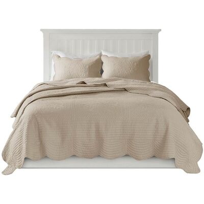 Gracie Mills - Salvatore 3-Piece Reversible Country-Inspired Scalloped Edge Quilt Set - Khaki Gracie Mills - Salvatore 3-Piece Reversible Country-Inspired Scalloped Edge Quilt Set - Khaki
