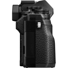 Olympus OM-D E-M10 - Kit 14-150mm Noir - Publicité