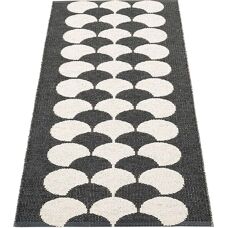 Pappelina Poppy Bio Teppich - 70x150cm - Schwarz/Vanilla