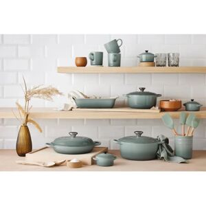 Le Creuset Signature 26cm Sea Salt Cast Iron Round Casserole - Versatile, Durable & Easy to Clean Le Creuset Signature 26cm Sea Salt Cast Iron Round Casserole - Versatile, Durable & Easy to Clean