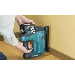 Chiodatrice senza fili Makita DBN500Z 18V - Blu Chiodatrice senza fili Makita DBN500Z 18V - Blu