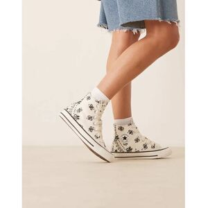 Baskets Converse Paisley Blanches - Sneakers - Publicité Baskets Converse Paisley Blanches - Sneakers - Publicité