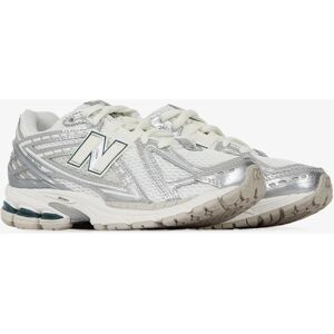 Baskets New Balance Argent et Blanc 1906R - Métallique Argenté - Femmes/Hommes - Publicité Baskets New Balance Argent et Blanc 1906R - Métallique Argenté - Femmes/Hommes - Publicité
