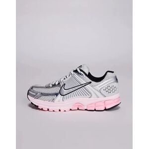 Nike - Zoom Vomero 5 - Rose - 44.5 - Chaussures - Publicité Nike - Zoom Vomero 5 - Rose - 44.5 - Chaussures - Publicité