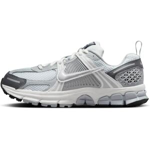 Nike Vomero 5 - Gris - Baskets - Publicité Nike Vomero 5 - Gris - Baskets - Publicité