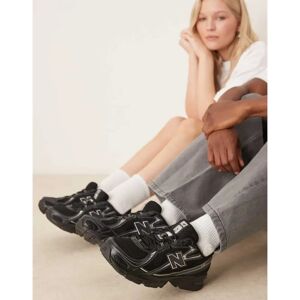 Baskets New Balance 740 Noir/Gris Argent Unisex - Course - Publicité Baskets New Balance 740 Noir/Gris Argent Unisex - Course - Publicité