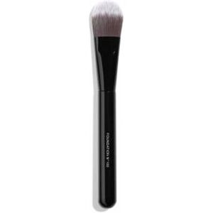 Pinceau Fond de Teint N° 100 CHANEL - Outil de maquillage professionnel - Publicité Pinceau Fond de Teint N° 100 CHANEL - Outil de maquillage professionnel - Publicité