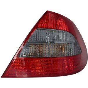 Mercedes-Benz E-Klasse Sedan - Rechts Achterlicht met Lampenhouder - OEM Kwaliteit Mercedes-Benz E-Klasse Sedan - Rechts Achterlicht met Lampenhouder - OEM Kwaliteit