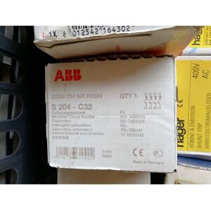 ABB Model 204-c32 4P 32A 6kA Automaat op DIN-rail ABB Model 204-c32 4P 32A 6kA Automaat op DIN-rail