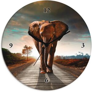 ARTLAND - Ein Elefant läuft auf der Straße - Braun - Wanduhr ARTLAND - Ein Elefant läuft auf der Straße - Braun - Wanduhr
