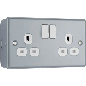 Masterplug MC522-01 Prise à coque métallique - 2 pôles 13A - Publicité Masterplug MC522-01 Prise à coque métallique - 2 pôles 13A - Publicité