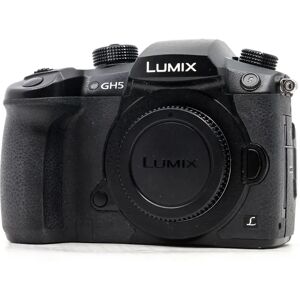 Panasonic Lumix DC-GH5 - 20.3 MP - 4K/60p - Black Panasonic Lumix DC-GH5 - 20.3 MP - 4K/60p - Black