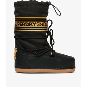 Superdry Modèle - Bottes de Neige - Publicité Superdry Modèle - Bottes de Neige - Publicité