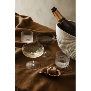 ferm LIVING Ripple Champagner-Gläser (Set aus 2) in Rauchfarben ferm LIVING Ripple Champagner-Gläser (Set aus 2) in Rauchfarben