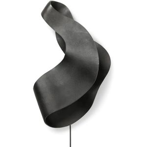 Ferm Living Oyster Vegglampe - Resirkulert Aluminium - Svart Ferm Living Oyster Vegglampe - Resirkulert Aluminium - Svart