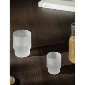 Ferm Living Ripple Set di 4 bicchieri smerigliati - Acqua, Liquore, 6cm Ferm Living Ripple Set di 4 bicchieri smerigliati - Acqua, Liquore, 6cm