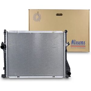 NISSENS 60638 Radiatore Motore in Alluminio - BMW Z3 - 550x428x40mm NISSENS 60638 Radiatore Motore in Alluminio - BMW Z3 - 550x428x40mm