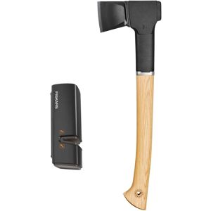 Hache de Charpentier Fiskars Norden N12 - Acier au Carbone, Manche en Hickory - Publicité Hache de Charpentier Fiskars Norden N12 - Acier au Carbone, Manche en Hickory - Publicité
