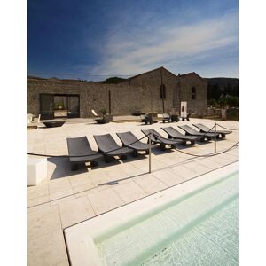 Transat Slide Low Lita - Design Moderne - Jardin et Piscine - Publicité Transat Slide Low Lita - Design Moderne - Jardin et Piscine - Publicité