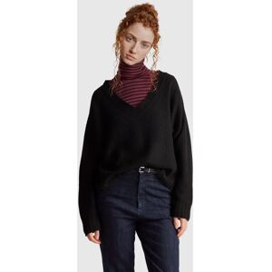 Benetton V-neck Sweater - Wool Blend - Casual Benetton V-neck Sweater - Wool Blend - Casual