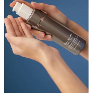 Natura Bissé Diamond Cocoon Hydrating Essence (200ml) Natura Bissé Diamond Cocoon Hydrating Essence (200ml)