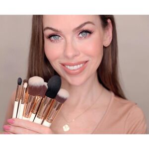 Pinceau Illuminateur Rose Gold de Dermacol - Pinceau Maquillage - Publicité Pinceau Illuminateur Rose Gold de Dermacol - Pinceau Maquillage - Publicité