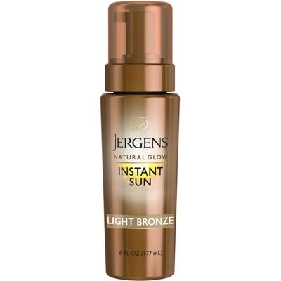 Jergens Auto-bronzant mousse - Brun clair - Publicité Jergens Auto-bronzant mousse - Brun clair - Publicité