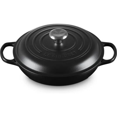 Le Creuset Signature Gusseisen 26cm Flacher Bräter - Satin Schwarz Le Creuset Signature Gusseisen 26cm Flacher Bräter - Satin Schwarz