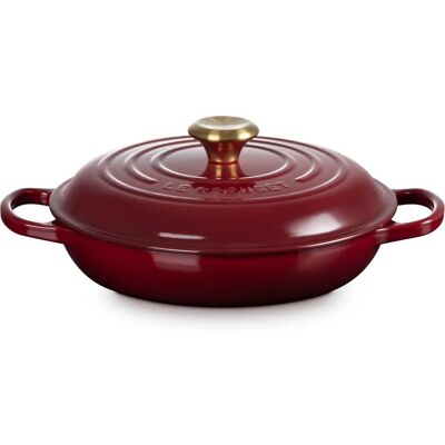 Le Creuset Signature 26cm Cast Iron Shallow Round Casserole - Garnet Le Creuset Signature 26cm Cast Iron Shallow Round Casserole - Garnet