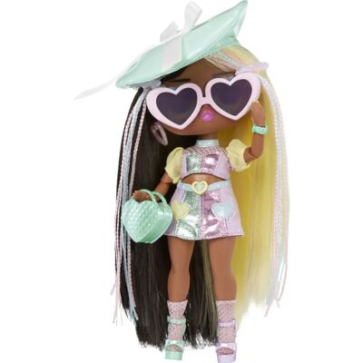 MGA Entertainment Tweens-Poupée Série 4 - Darcy Blush - Publicité MGA Entertainment Tweens-Poupée Série 4 - Darcy Blush - Publicité