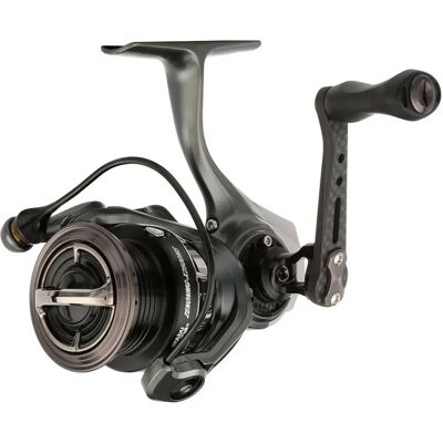 Abu Garcia Zenon MG-X SP2500MS - Moulinet Spinning Léger - Publicité Abu Garcia Zenon MG-X SP2500MS - Moulinet Spinning Léger - Publicité