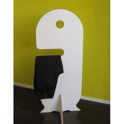 Tojo-dienerle Vêtements - Design Minimaliste MDF - Publicité Tojo-dienerle Vêtements - Design Minimaliste MDF - Publicité