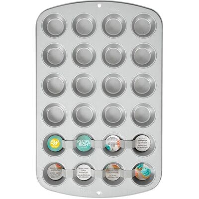 Flexipan pour mini muffins Wilton - 24 cavités - Série Recipe Right Flexipan pour mini muffins Wilton - 24 cavités - Série Recipe Right