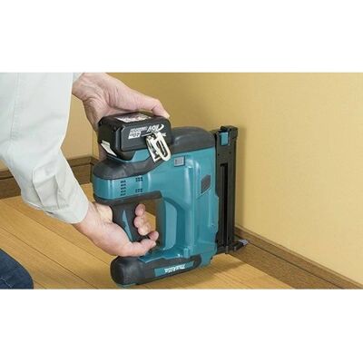 Makita DBN500Z 18V Chumbador sem Fio - Azul Makita DBN500Z 18V Chumbador sem Fio - Azul