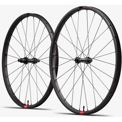Roue de vélo Reserve 28 XC 29" - Légère, tubeless, noire - Publicité Roue de vélo Reserve 28 XC 29" - Légère, tubeless, noire - Publicité