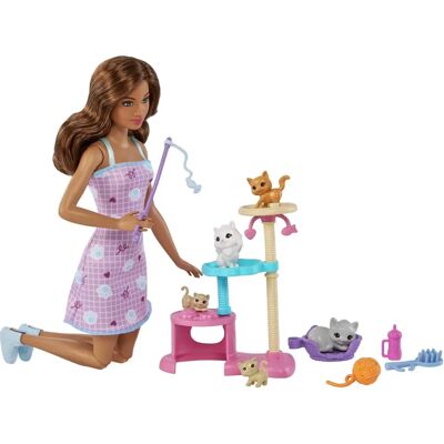 Lalka Barbie z kociakami i zestawem do zabawy z drapakiem Lalka Barbie z kociakami i zestawem do zabawy z drapakiem