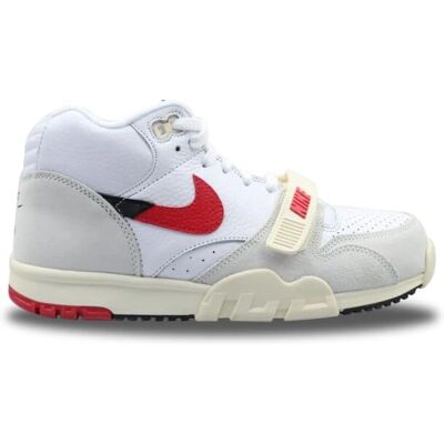 Nike Air Trainer 1 Blanc et Rouge - Chaussures de Sport - Publicité Nike Air Trainer 1 Blanc et Rouge - Chaussures de Sport - Publicité