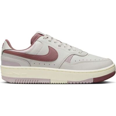 Nike Gamma Force Beige - Baskets Femme - Publicité Nike Gamma Force Beige - Baskets Femme - Publicité