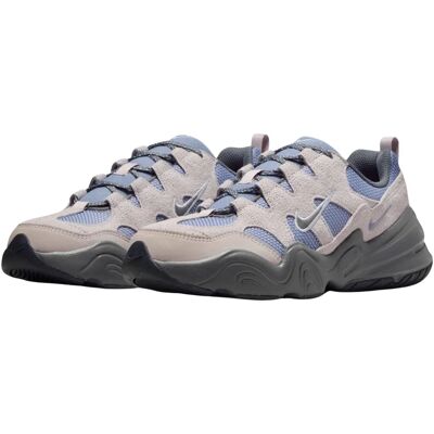 Chaussures Nike Tech Hera - Gris - Baskets - Publicité Chaussures Nike Tech Hera - Gris - Baskets - Publicité