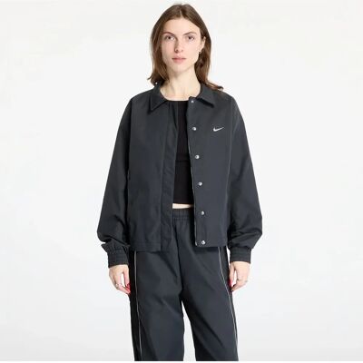 Geacă Nike Woven pentru femei - Impermeabilă, Ușoară, Neagră Geacă Nike Woven pentru femei - Impermeabilă, Ușoară, Neagră
