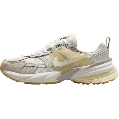 Baskets Nike V2K Run - Mesh, Style Rétro, Confort - Publicité Baskets Nike V2K Run - Mesh, Style Rétro, Confort - Publicité