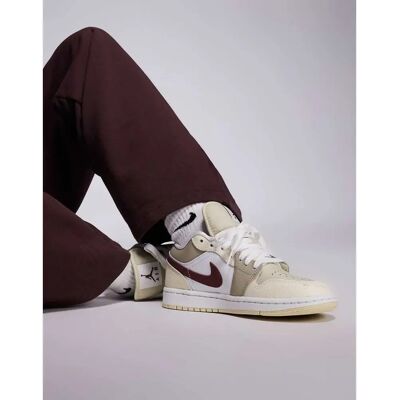 Jordan Air 1 Low - Beigefarvede Sneakers i Naturlæder Jordan Air 1 Low - Beigefarvede Sneakers i Naturlæder