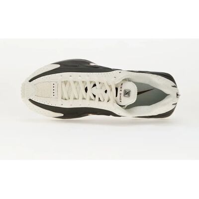 Nike W Shox R4 Sneakers - Sail/ Sail-Black-Fauna Brown - Sneakers Nike W Shox R4 Sneakers - Sail/ Sail-Black-Fauna Brown - Sneakers
