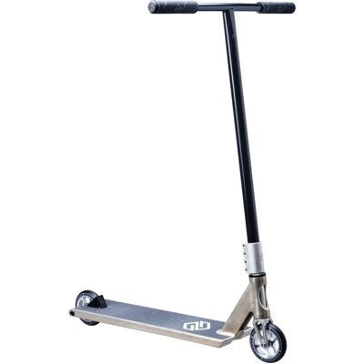 Scooter freestyle en aluminium Gravis Sstriker - Scooter pour tricks de rue - Publicité Scooter freestyle en aluminium Gravis Sstriker - Scooter pour tricks de rue - Publicité