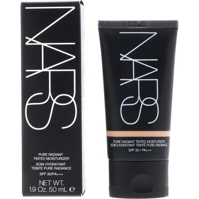 Nars Pure Radiant Tinted Moisturizer de amplio espectro SPF30 - St. Moritz Nars Pure Radiant Tinted Moisturizer de amplio espectro SPF30 - St. Moritz