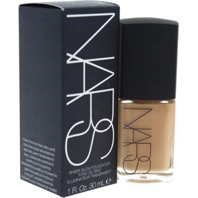 Fond de teint Sheer Glow de NARS - Cadiz/Moyen-Foncé - 30 ml - Publicité Fond de teint Sheer Glow de NARS - Cadiz/Moyen-Foncé - 30 ml - Publicité