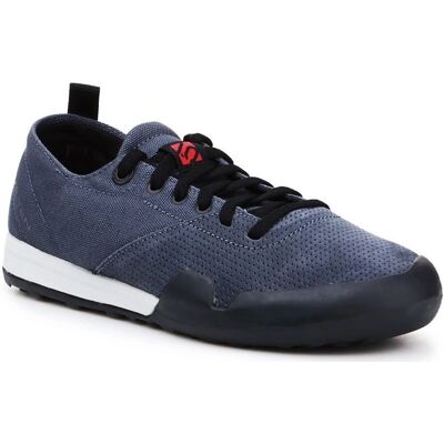 Chaussures Urban Aproach Five Ten - Terrain Urbain - Publicité Chaussures Urban Aproach Five Ten - Terrain Urbain - Publicité